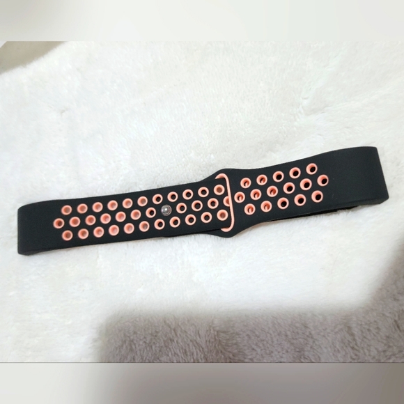 Fitbit charge 2 sports band NWOT - Picture 1 of 4
